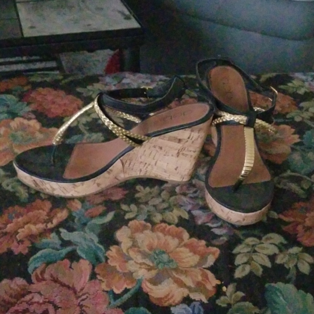 Sandals - Picture 2 of 3